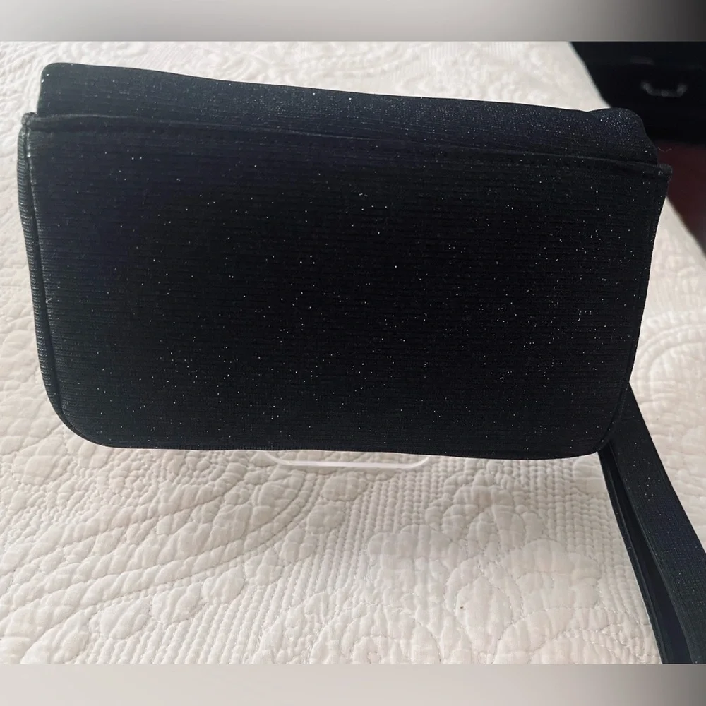 NWT VICTORIA’S SECRET CLUTCH WRISTLET
SPARKLY BLACK WITH BLING BOW - Picture 4 of 7